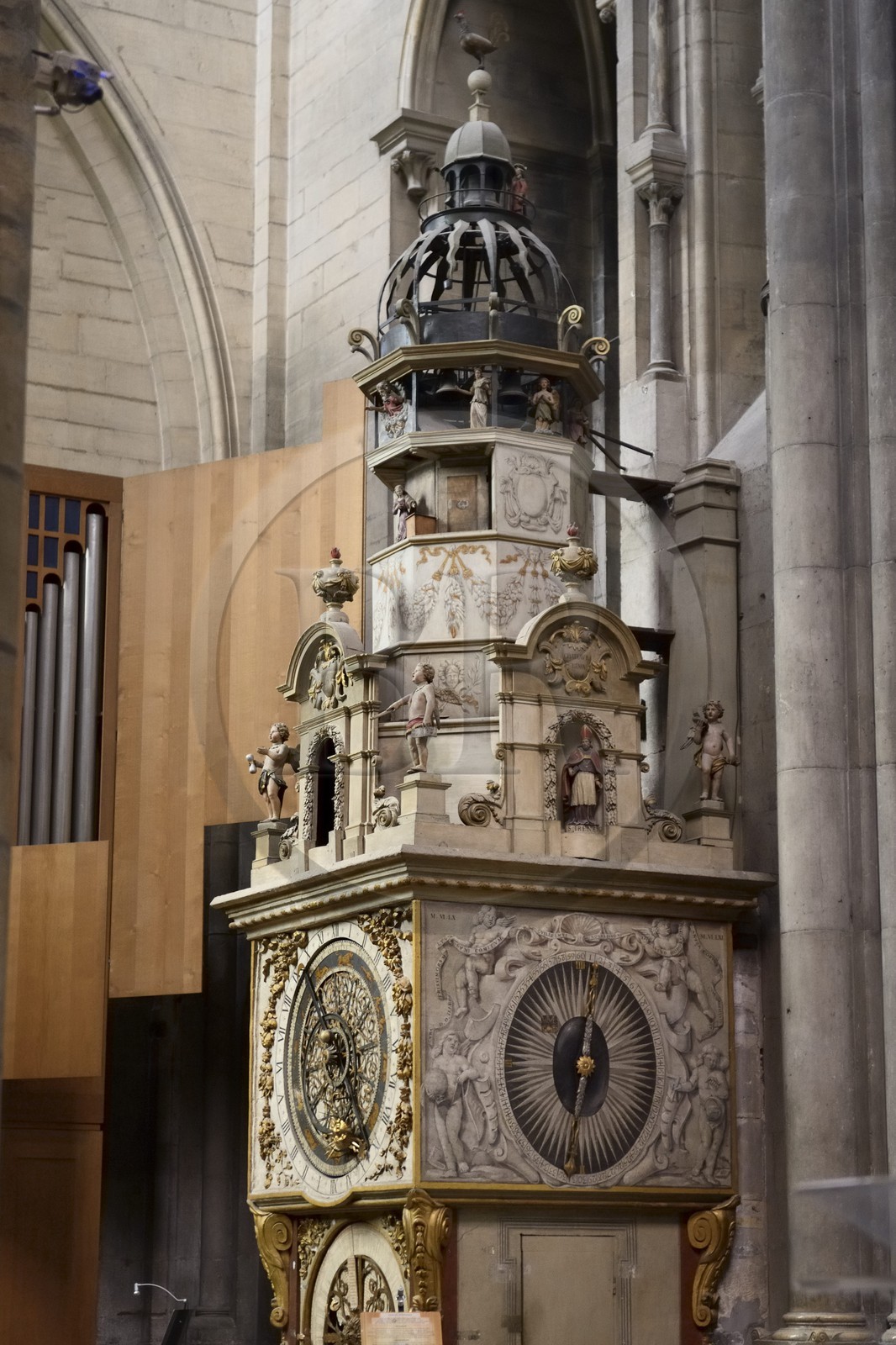 France, Rhône (69), Lyon, site historique classé Patrimoine Mondial de l'UNESCO, Vieux Lyon, la cathédrale (primatiale) Saint Jean, l'horloge astronomique