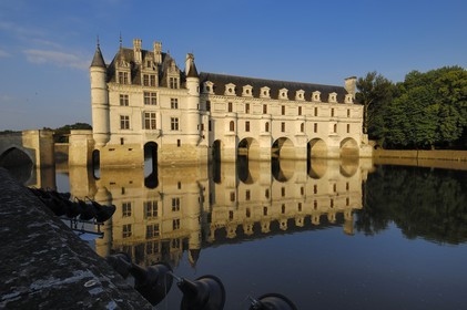 France, Indre-et-Loire (37), château de Chenonceau de style Renaissance qui enjambe le Cher, édifié de 1513 à 1521