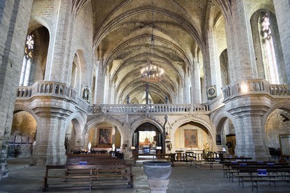 France, Haute-Loire (43), Parc naturel régional Livradois-Forez, abbaye de La Chaise-Dieu, l’église abbatiale Saint-Robert, le jubé dans la nef France, Haute Loire, Livradois Forez Regional Natural Park (Parc naturel régional Livradois-Forez), the Chaise-Dieu abbey, Saint Robert abbey church, the rood screen in the nave