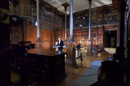 France, Paris (75), les Archives Nationales, Grands dépots, salle de l'Armoire de fer, tournage de l'émission de television L'ombre d'un doute présentée par l'animateur et journaliste Franck Ferrand