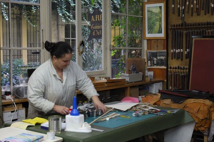 France, Paris (75), passage l'Homme (26 rue de Charonne), atelier de gainier d'art et d'ameublement de Maris-Jeanne Greenaway