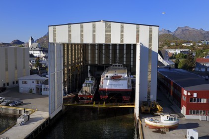 Norvège, Nordland, Iles Lofoten, Austvagoy, port de Svolvaer, chantiers navals