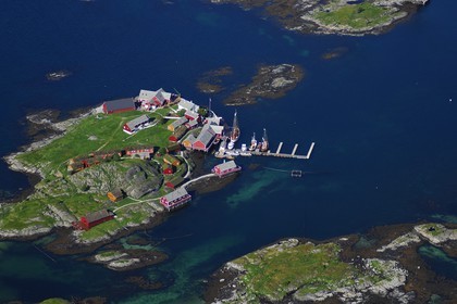Norvège, More Og Romsdal, Ile de pêcheurs au sud de Kristiansund (vue aérienne)