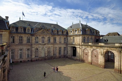 France, Bas-Rhin (67), Strasbourg, vieille ville classée au Patrimoine Mondial de l'UNESCO, le Palais Rohan, il abrite le musée des arts décoratifs, le musée des beaux-arts et le musée archéologique