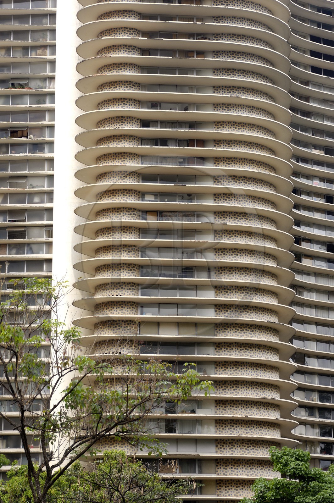 Brésil, Etat du Minas Gerais, Belo Horizonte, Libertade Praca (place de la Liberté), immeuble en béton armé construit par l'architecte Oscar Niemeyer en 1955