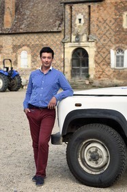 France, Allier (03), ancienne province du Bourbonnais, Chapeau, Laurent Poirier propriétaire du chateau de la Cour (XVe siècle à fin du XVIe siècle) avec un décor de chevrons de briques noires sur fond de briques rouges