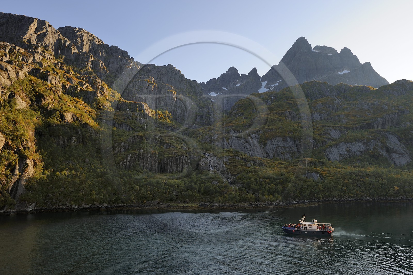 Norvège, Nordland, Iles Lofoten, le très etroit fjord Trollfjord en bordure du Raftsundet