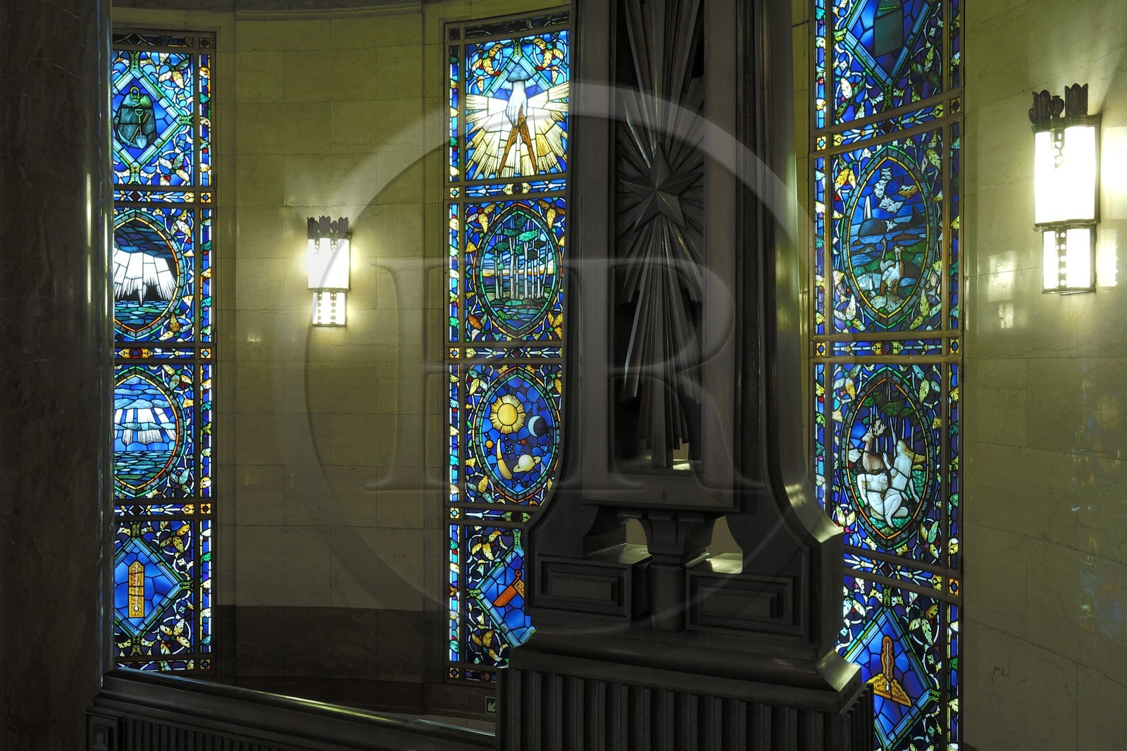 Royaume-Uni, Londres, Grande Loge d'Angleterre, vitraux de symboles
