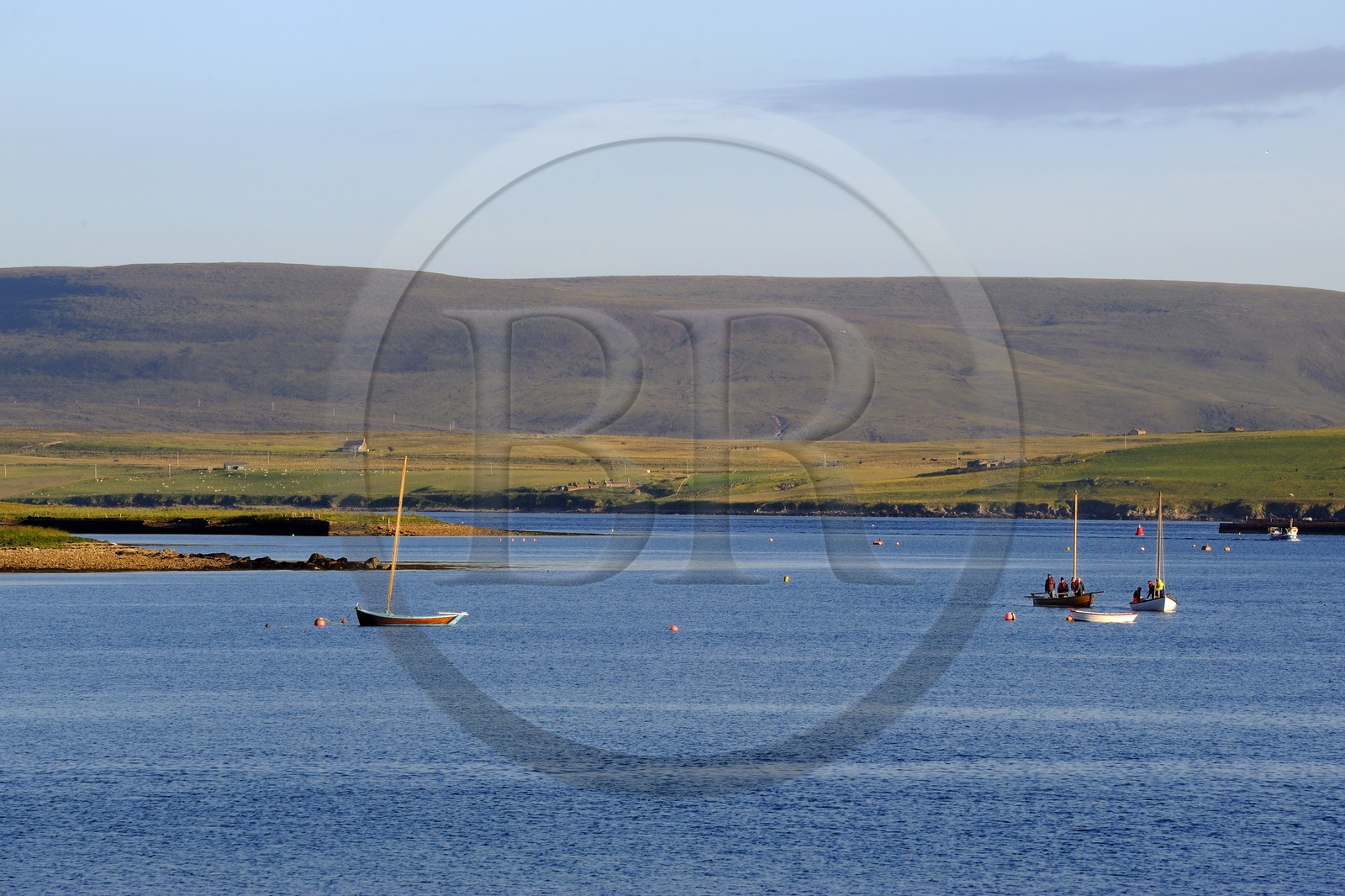 Royaume-Uni, Ecosse, Iles Orcades, Ile de Mainland, bateaux dans la baie de Stromness