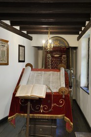 France, Bas-Rhin (67), Strasbourg, vieille ville classée au Patrimoine Mondial de l'UNESCO, le musée Alsacien, oratoire juif, petite synagogue en étage comme il en existait en Alsace au XVIIIème et début du XIXème siècle