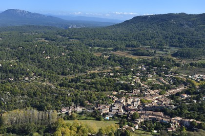 France, Var (83), Provence Verte, le village de Bras vers Saint-Maximin-la-Sainte-Baume (vue aérienne)