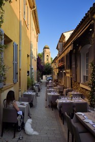France, Var (83), Saint-Tropez, clocher de la chapelle de la Miséricorde au bout de la rue du Portail Neuf
