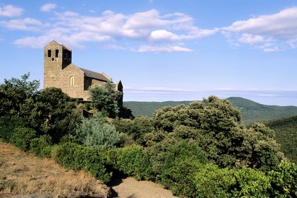 France, Pyrénées-Orientales (66), le prieuré roman de Serra Bona dans les Aspres