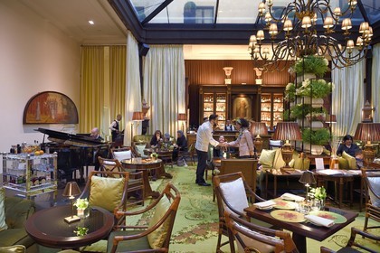 Italie, Toscane, Florence, centre historique classé Patrimoine Mondial de l'UNESCO, Palazzo Della Gherardesca, palace 5 étoiles du groupe Four Seasons Hotel, le bar