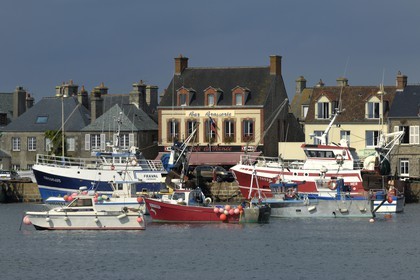 France, Manche (50), Val de Saire, port de Barfleur à marée haute, labellisé Les Plus Beaux Villages de France
