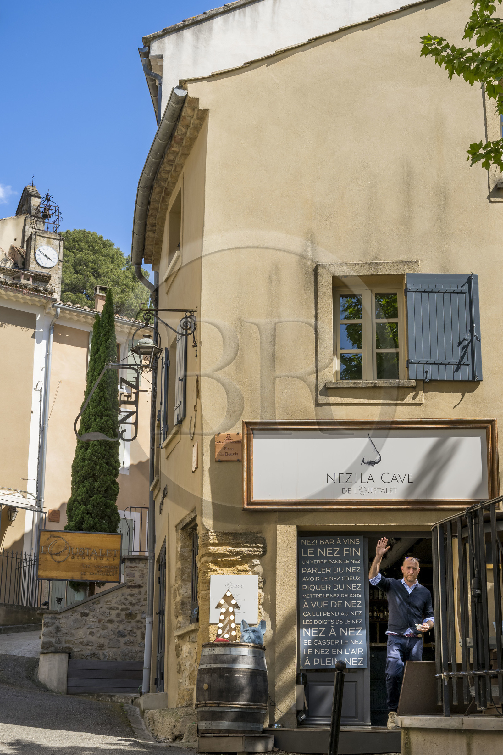 France, Vaucluse (84), Dentelles de Montmirail, Gigondas, le bar à vins NEZ! La Cave de l'Oustalet