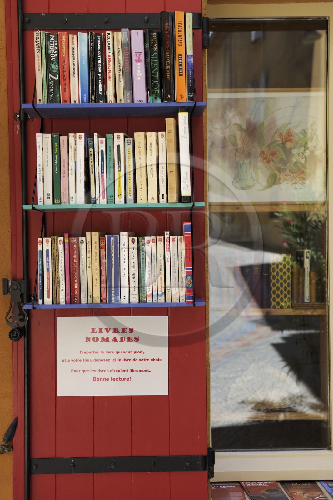 France, Gard (30), région du Pays d'Uzège, Saint-Quentin-la-Poterie, prêt gratuit de livres dans la rue