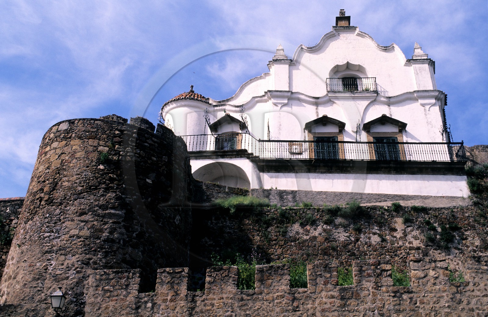 Espagne, Estrémadure, Plasencia, maison construite sur les remparts de la ville