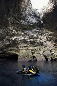 France, Corse-du-Sud (2A), Bonifacio, la grotte Saint-Antoine dans la falaise de calcaire