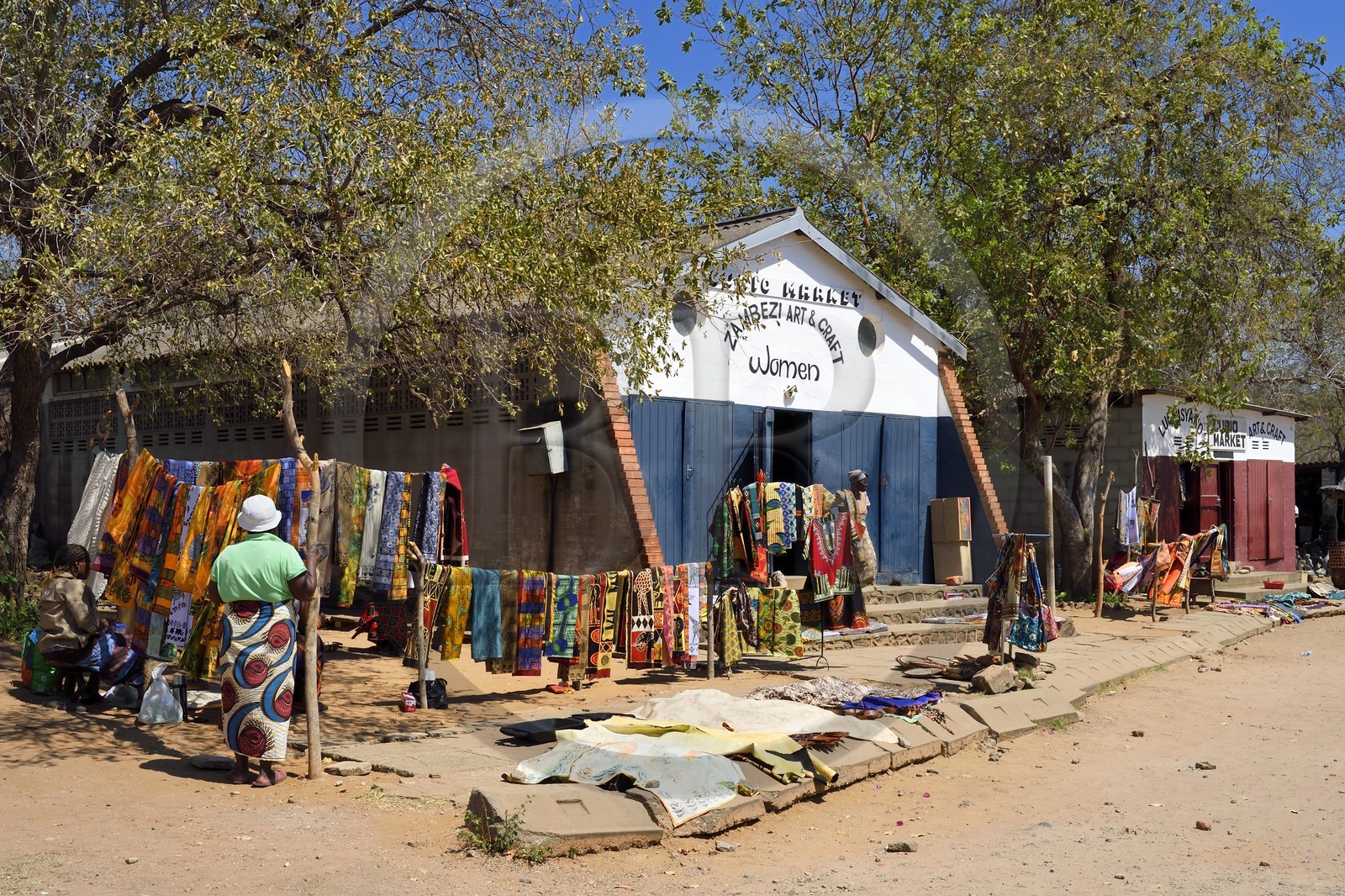 Zimbabwe, province de Matabeleland septentrional, Victoria Falls, marché artisanal