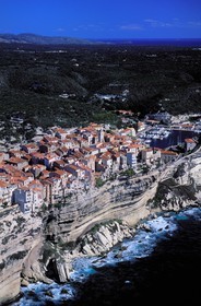 France, Corse-du-Sud (2A), Bonifacio, la ville perchée sur les falaises (vue aérienne)