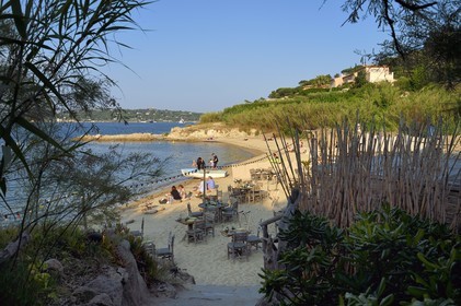 France, Var (83), Saint-Tropez, plage des Graniers et sa paillote