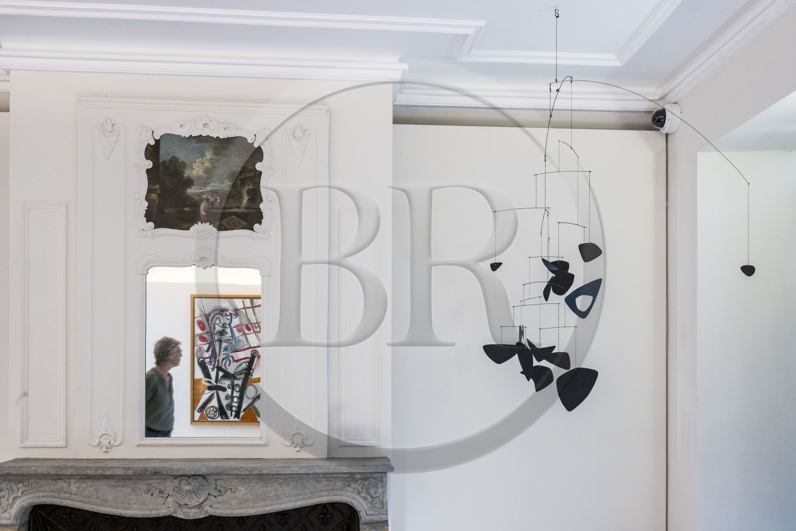 France, Yonne (89), parc naturel régional du Morvan, Vézelay, classé au Patrimoine Mondial de l'UNESCO, labellisé Les Plus Beaux Villages de France, Le musée Zervos - Maison Romain-Rolland, mobile Harmonie des Sphères (1945) de Alexandre Calder