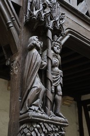 France, Côte d'Or (21), Dijon, Saint-Thomas touchant la plaie du Christ sur une poutre de terrasse de l'Hôtel Philippe-le-Bon