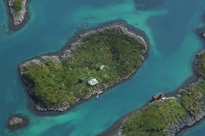 Norvège, Nordland, Iles Lofoten, ilot aux alentours de l’Ile de Skrova (vue aérienne)