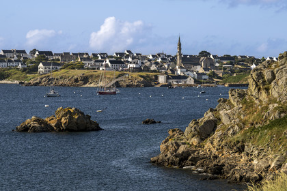 France, Finistère (29), Mer d'Iroise, Ile d'Ouessant, le bourg de Lampaul dans la Baie de Lampaul depuis Porz Goret