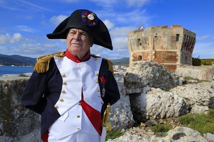 Italie, Toscane, l’Ile d’Elbe, Portoferraio, la Tour Torre del Martello à l'entrée du vieux Port