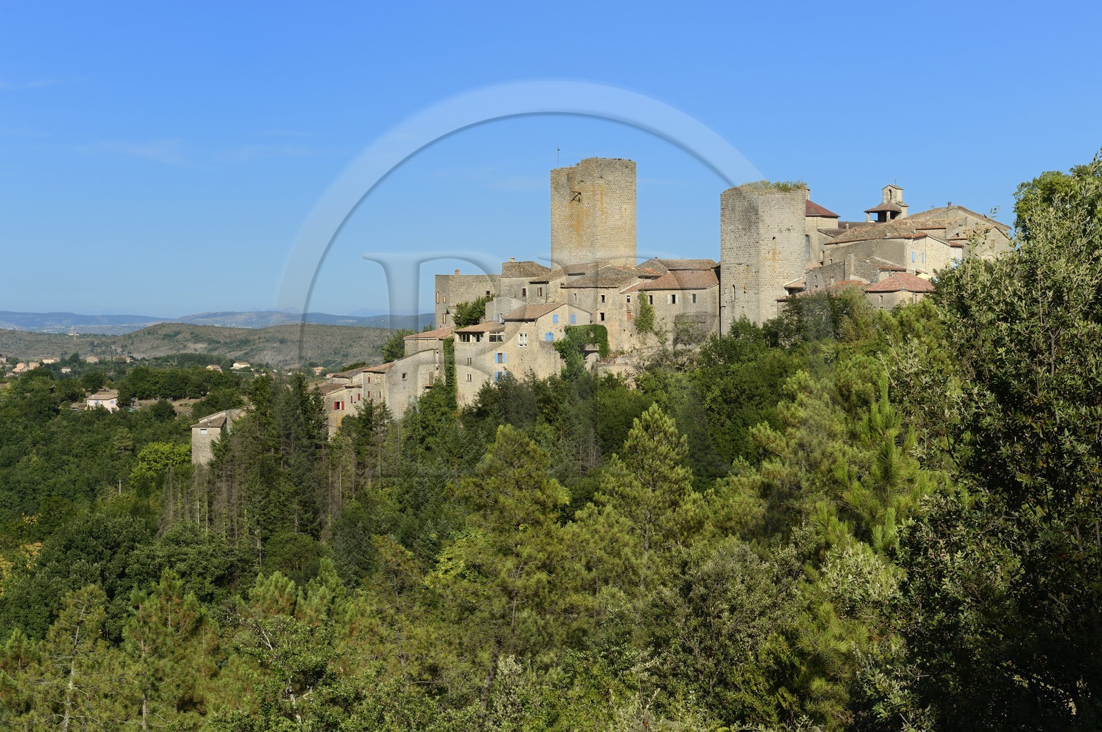 France, Ardèche (07), le chateau et le village de Montréal