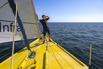France, Vendée (85), Les-Sables-d'Olonne, le skipper Manuel Cousin en entrainement sur son voilier monocoque de 60 pieds IMOCA Coup de Pouce