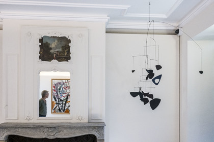 France, Yonne (89), parc naturel régional du Morvan, Vézelay, classé au Patrimoine Mondial de l'UNESCO, labellisé Les Plus Beaux Villages de France, Le musée Zervos - Maison Romain-Rolland, mobile Harmonie des Sphères (1945) de Alexandre Calder