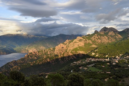 France, Corse-du-Sud (2A), Golfe de Porto, classé Patrimoine Mondial de l'UNESCO, Piana, labellisé Les Plus Beaux Villages de France, vue générale