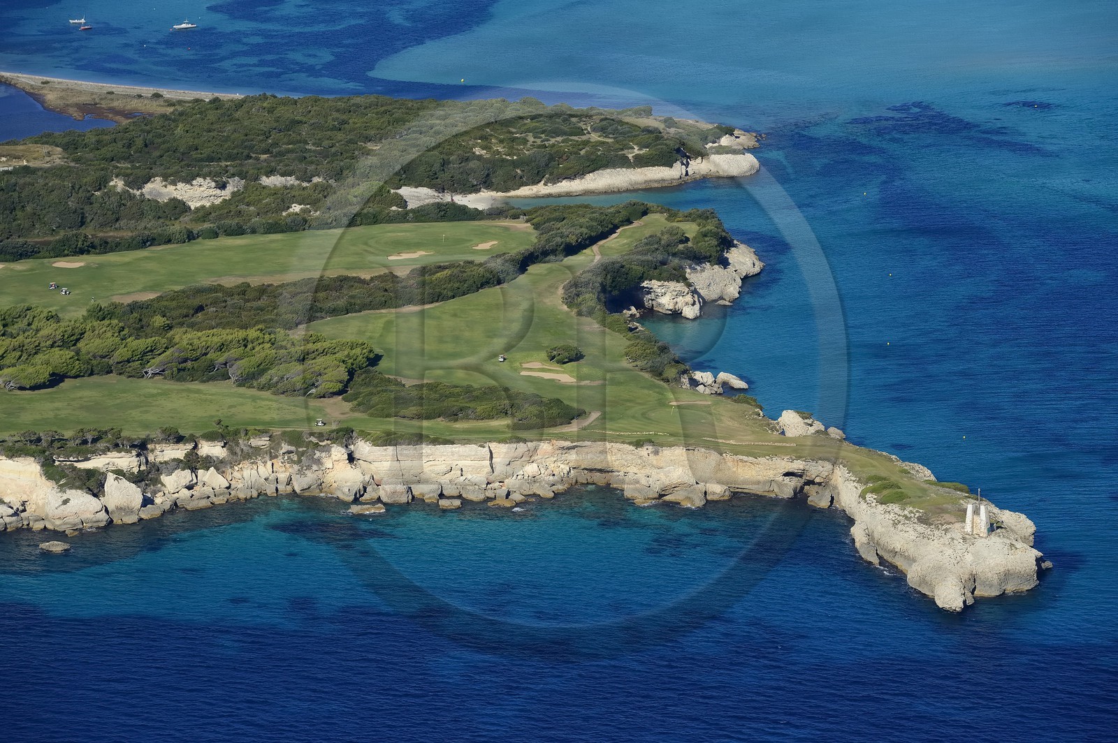 France, Corse-du-Sud (2A), Bonifacio, Pointe de Sperone, Golf de Sperone (vue aérienne)