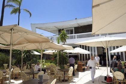 Maroc, Casablanca, quartier d'Anfa, villa Sami Suissa construite par les architectes Jean-François Zévaco et Paolo Messina en 1947, reconverti en restaurant Chez Paul