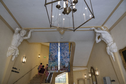 France, Bouches-du-Rhône (13), Aix en Provence, quartier Mazarin, Hotel de Caumont, hotel particulier du XVIIIème siècle devenu le Caumont Centre d'Art, atlantes soutenant la poutre maitresse du premier palier