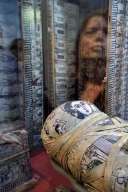 Royaume-Uni, Londres, quartier de Bloomsbury, le British Museum, Egypte ancienne, Cléopatre, la momie d'une jeune femme de Qurna, Thèbes, période romaine, début du IIe siècle de notre ère