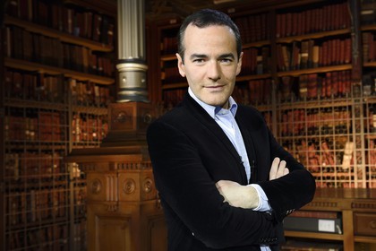 France, Paris (75), les Archives Nationales, Grands dépots, salle de l'Armoire de fer, tournage de l'émission de television L'ombre d'un doute présentée par l'animateur et journaliste Franck Ferrand