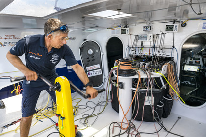France, Vendée (85), Les-Sables-d'Olonne, le skipper Manuel Cousin en entrainement sur son voilier monocoque de 60 pieds IMOCA Coup de Pouce