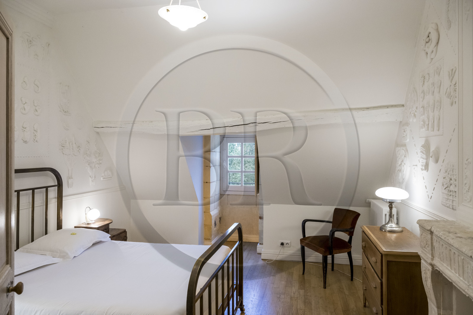 France, Loire-Atlantique (44), Saint-Jean-de-Boiseau, collection d'art contemporain Estuaire, chambres d'hotes qui sont des Chambres d'artistes au Chateau du Pé, chambre La Grande Question crée par Bevis Martin et Charlie Youle