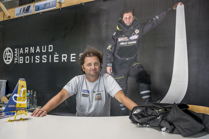 France, Vendée (85), Les-Sables-d'Olonne, Port Olona, ponton des voiliers du Vendée Globe, le skipper Arnaud Boissière du voilier monocoque de 60 pieds IMOCA La Mie Caline