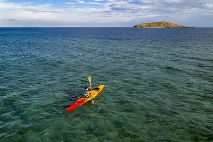 France, Ile de Mayotte, Grande-Terre, Nyambadao, kayak en bordure de la plage de Sakouli et ilot de Bandrélé en arrière plan (vue aérienne)