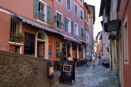 France, Alpes-Maritimes (06), vallée de la Roya (arrière-pays niçois), au pied du parc national du Mercantour, Saorge, la Petite Epicerie, café et épicerie