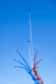 France, Bouches-du-Rhône (13), Salon-de-Provence, base aerienne 701, base de la Patrouille de France (PAF pour Patrouille acrobatique de France) de l'Armée de l'air et de l'espace française, figure d'éclatement lors d'un vol d'entrainement des avions Alphajet