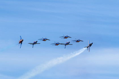 France, Bouches-du-Rhône (13), Salon-de-Provence, base aerienne 701, base de la Patrouille de France (PAF pour Patrouille acrobatique de France) de l'Armée de l'air et de l'espace française, démonstrations aériennes des avions Alphajet à l'occasion de la cérémonie d’échange des Gardes