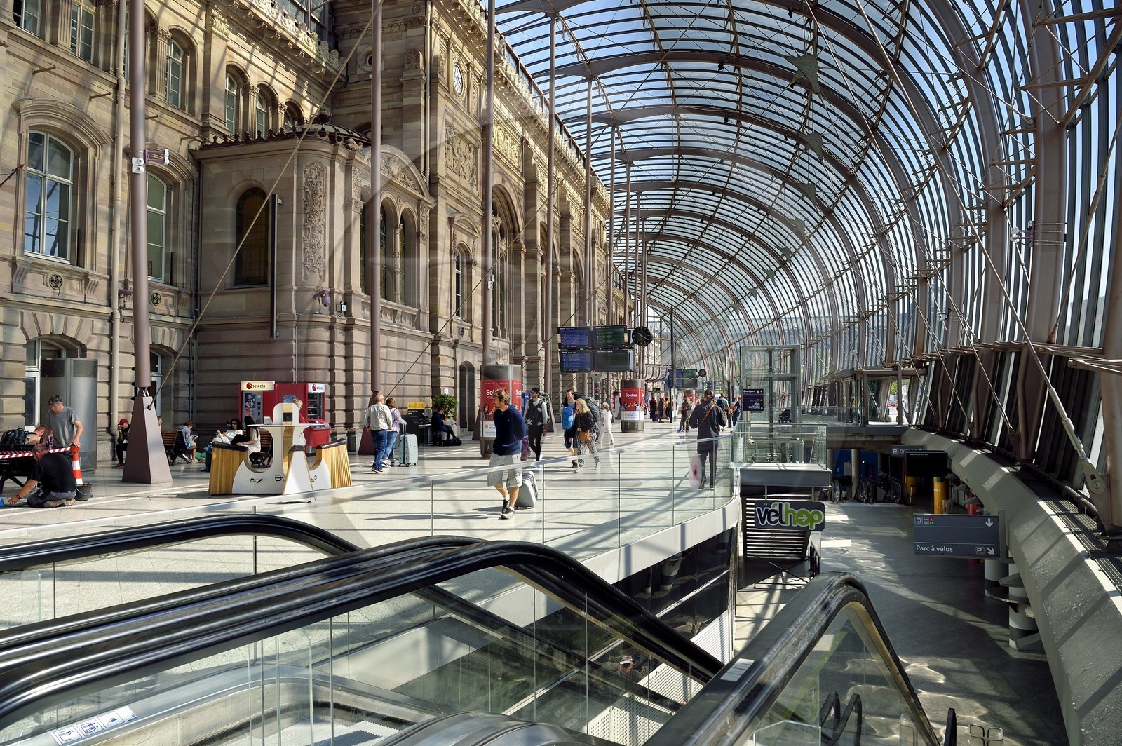 France, Bas-Rhin (67), Strasbourg, verrière de la gare de l'architecte Jean-Marie Duthilleul de l'agence d'architecture Arep