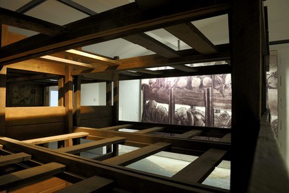 France, Bas-Rhin (67), région de Schirmeck, camp de concentration nazi du Struthof-Natzwiller, les lits dans une barraque de déportés (reconstitution)