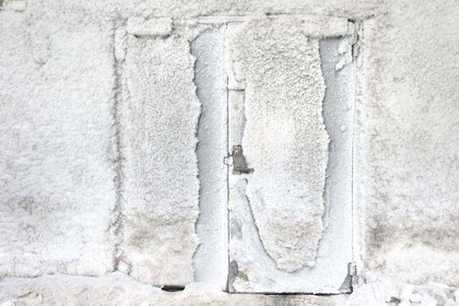 Norvège, Svalbard, Spitzberg, Longyearbyen, la Réserve mondiale de semences du Svalbard (banque de graines du Global Seed Vault), antichambre des 3 zones de stockage creusée dans la roche et à une température constante de -4°C fournie par le permafrost, porte d'accès à la salle de stockage maintenue artificiellement à -18°C